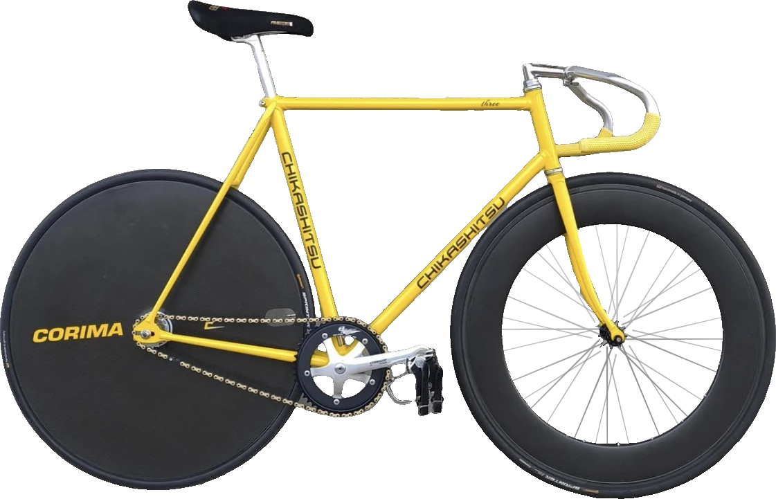 Gelber Bahnrad-Rahmen Chikashitsu Three von der Seite, Corima-Scheibenrad hinten, Rennlenker mit gelbem Lenkerband.